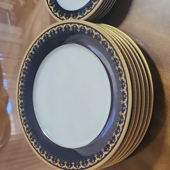 12 pc-Royal Sheffield Porcelain-Black Marble Rim With Gold Band plates - Picture 5 of 10